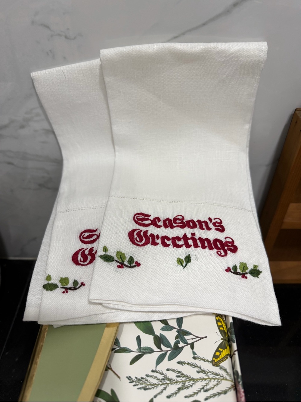 SFERRA White Linen Napkins with Red Holiday Embroidery